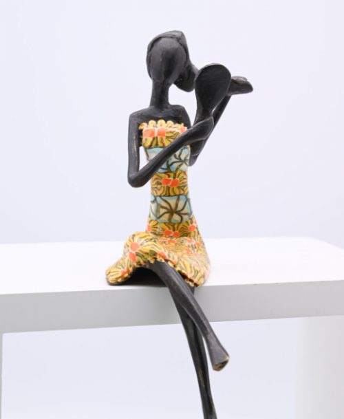 Femme assise, la coiffure